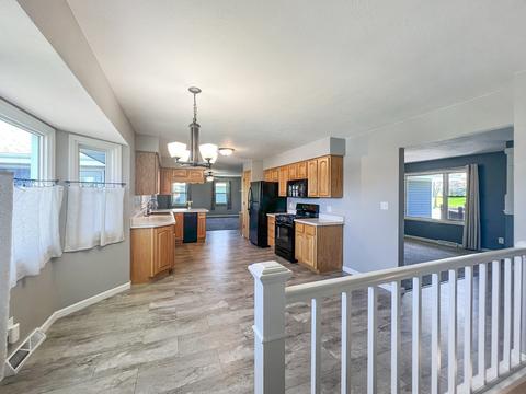 2042 Cimarron Dr, Freeport, IL 61032 photo 10