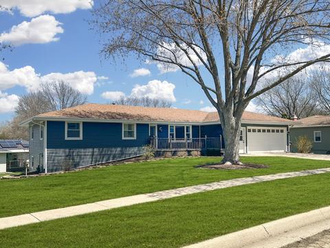 2042 Cimarron Dr, Freeport, IL 61032 photo 1
