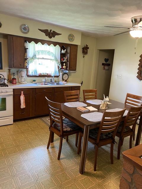 560 E Iroquois St, Sheldon, IL 60966 photo 4