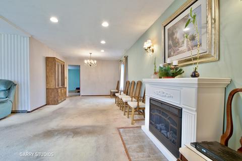 305 Newark Ln, Hoffman Estates, IL 60169 photo 4