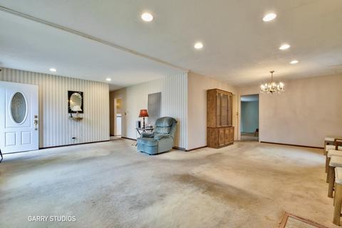305 Newark Ln, Hoffman Estates, IL 60169 photo 5