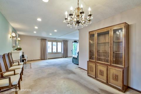 305 Newark Ln, Hoffman Estates, IL 60169 photo 6
