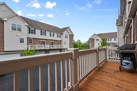 27 E Willow Rd, Wheeling, IL 60090 photo 9