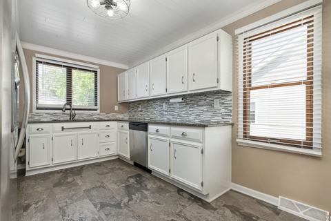 105 West St, Minooka, IL 60447 photo 2
