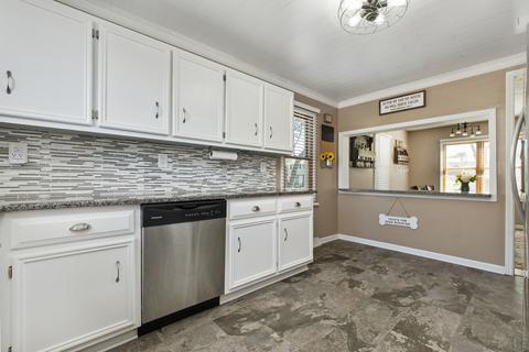 105 West St, Minooka, IL 60447 photo 4