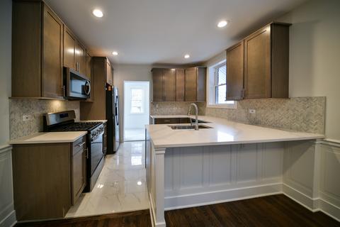 7242 S Bennett Ave, Chicago, IL 60649 photo 11