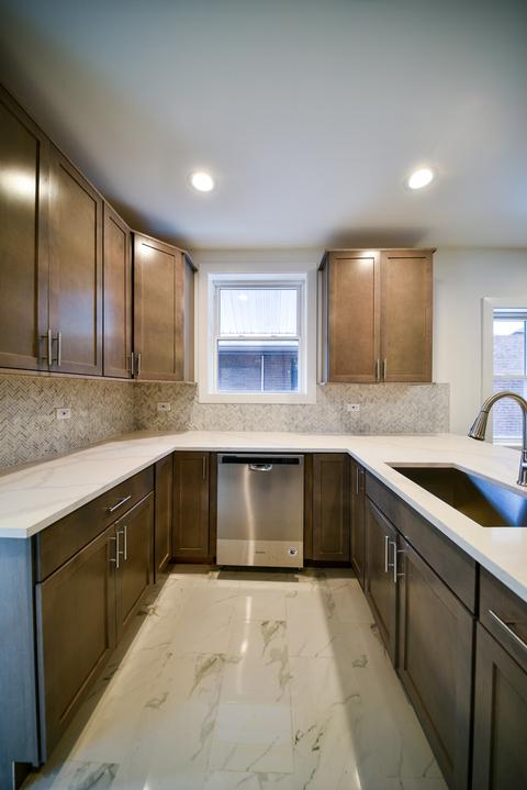 7242 S Bennett Ave, Chicago, IL 60649 photo 13