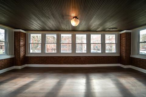 7242 S Bennett Ave, Chicago, IL 60649 photo 2