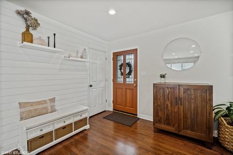 1309 E Mulberry Ln, Mount Prospect, IL 60056 photo 2