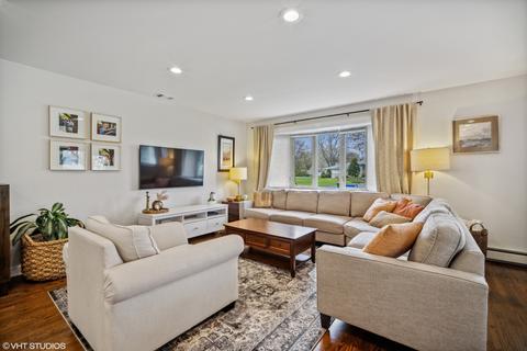 1309 E Mulberry Ln, Mount Prospect, IL 60056 photo 4