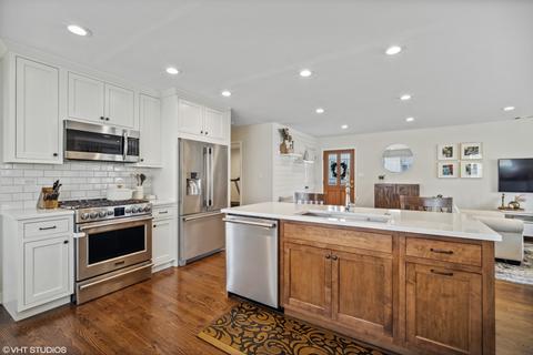 1309 E Mulberry Ln, Mount Prospect, IL 60056 photo 9