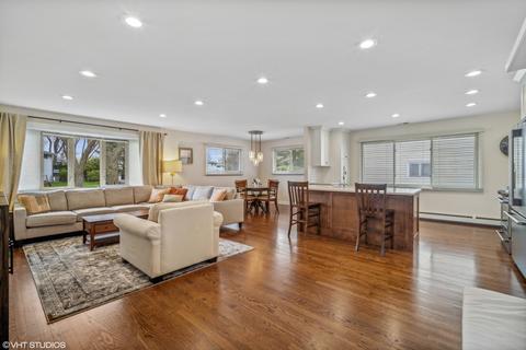 1309 E Mulberry Ln, Mount Prospect, IL 60056 photo 3