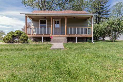 103 N Jackson St, Philo, IL 61864 photo 2