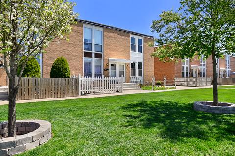1845 Pine Ct, Des Plaines, IL 60018 photo 1