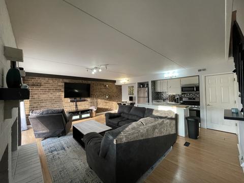 1103 Kenneth Cir, Elgin, IL 60120 photo 4
