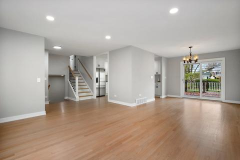 1605 W Catalpa Ln, Mount Prospect, IL 60056 photo 8