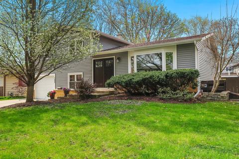 1605 W Catalpa Ln, Mount Prospect, IL 60056 photo 2