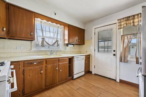 237 Sunrise Ave, Willowbrook, IL 60527 photo 8
