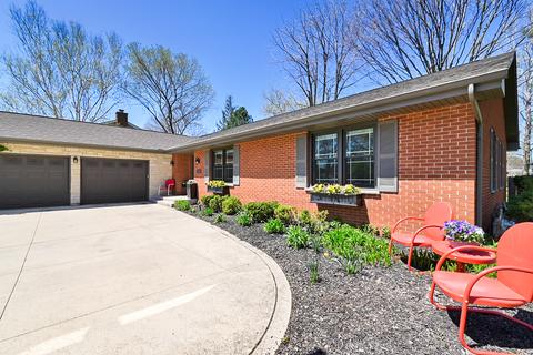 149 Tennyson Dr, Wheaton, IL 60189 photo 2