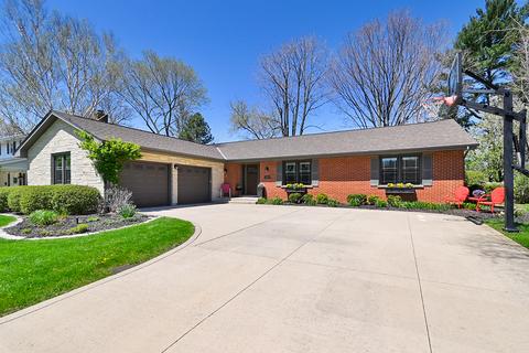 149 Tennyson Dr, Wheaton, IL 60189 photo 1