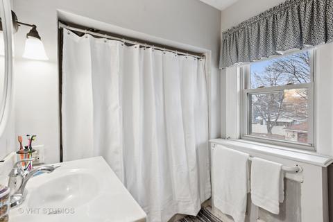 217 E Madison Ave, Wheaton, IL 60187 photo 8