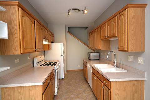 2305 Reflections Dr, Aurora, IL 60502 photo 4