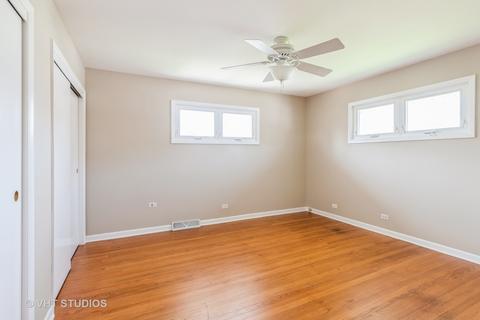 1084 Marshall Dr, Des Plaines, IL 60016 photo 8