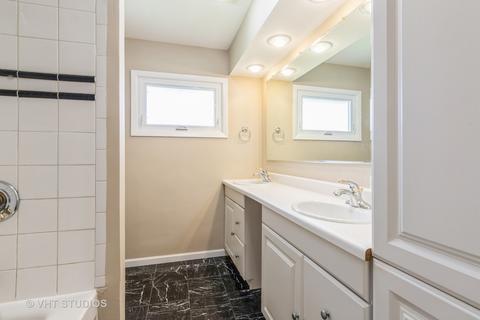 1084 Marshall Dr, Des Plaines, IL 60016 photo 9