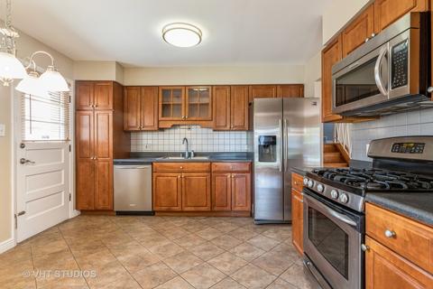 1084 Marshall Dr, Des Plaines, IL 60016 photo 4