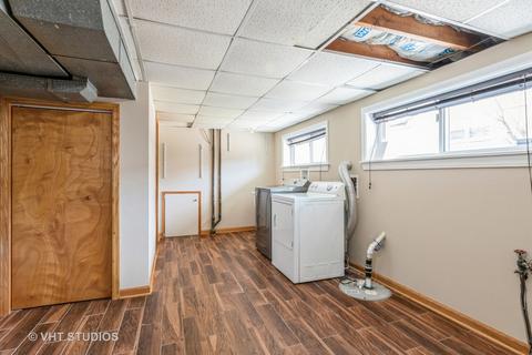 1084 Marshall Dr, Des Plaines, IL 60016 photo 12