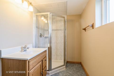 1084 Marshall Dr, Des Plaines, IL 60016 photo 10