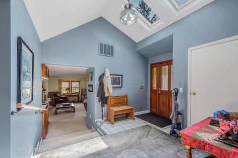 420 Longview Dr, Algonquin, IL 60102 photo 2