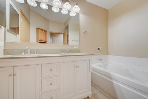 3135 Town Square Dr #208, Rolling Meadows, IL 60008 photo 14