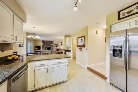 650 Bending Ct, Des Plaines, IL 60016 photo 18