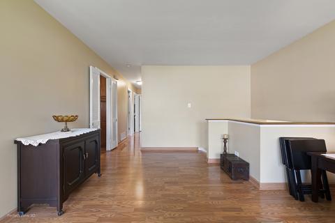 1650 Dennison Rd, Hoffman Estates, IL 60169 photo 4