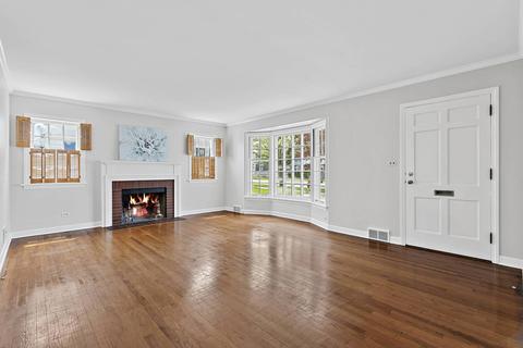 817 Harlem Ave, Glenview, IL 60025 photo 2