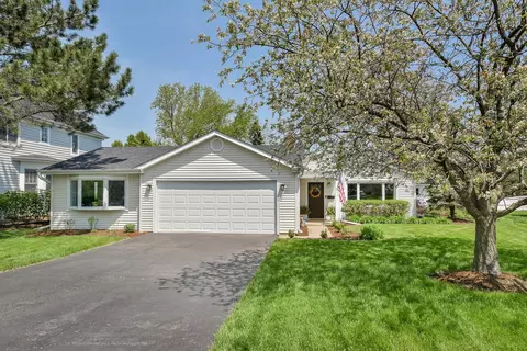 917 Parkway Dr, Wheaton, IL 60187 photo 1
