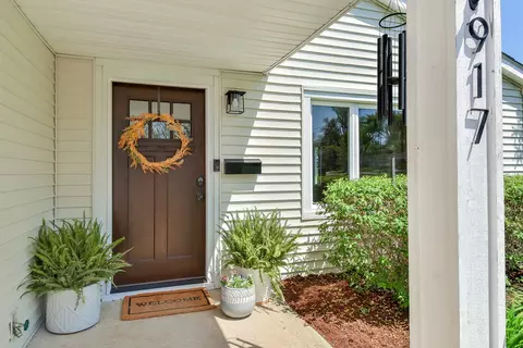 917 Parkway Dr, Wheaton, IL 60187 photo 4