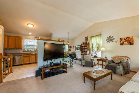 32759 Innetowne Rd, Lakemoor, IL 60051 photo 3