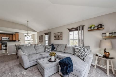 524 Legend Ln, Mchenry, IL 60050 photo 2