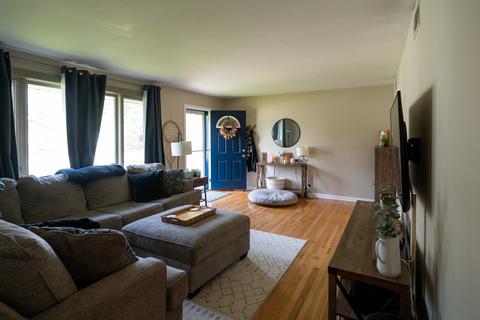 2631 Maple St, Des Plaines, IL 60018 photo 5