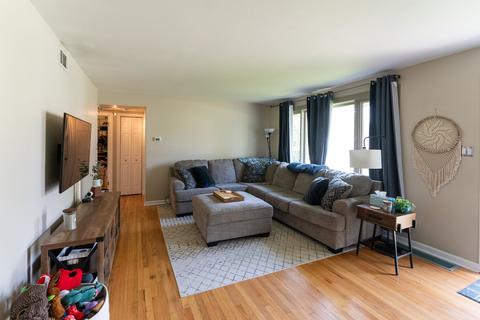2631 Maple St, Des Plaines, IL 60018 photo 4