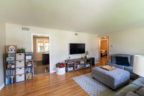 2631 Maple St, Des Plaines, IL 60018 photo 3
