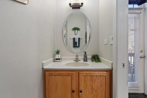 2336 E 71st St #B, Chicago, IL 60649 photo 9