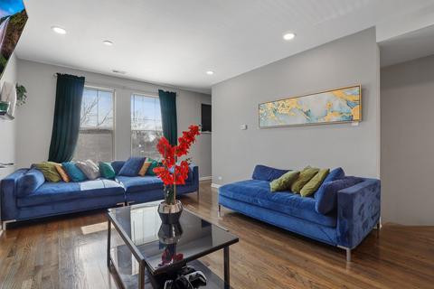 2336 E 71st St #B, Chicago, IL 60649 photo 3