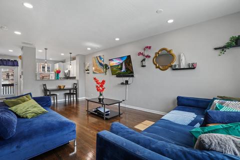 2336 E 71st St #B, Chicago, IL 60649 photo 4