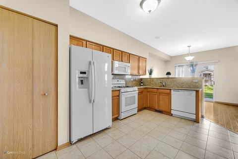 181 Malibu Dr, Romeoville, IL 60446 photo 6