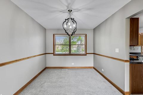 1194 Independence Dr, Bartlett, IL 60103 photo 5