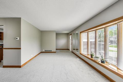 1194 Independence Dr, Bartlett, IL 60103 photo 4