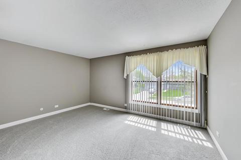 1194 Independence Dr, Bartlett, IL 60103 photo 16